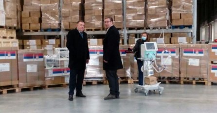 Vučić Dodiku uručio 30 respiratora i 10.000 maski