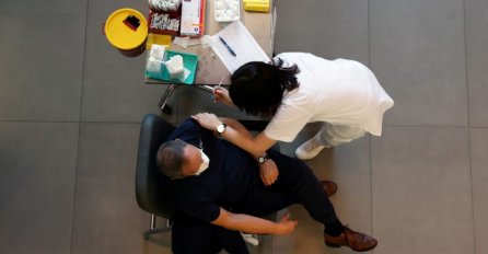 Više od polovice Izraelaca primilo obje doze cjepiva, počinju s ukidanjem mjera