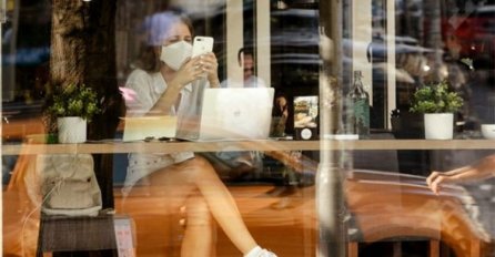 Osmislili masku za kafiće: Vjeruju da štiti dok se jede i pije