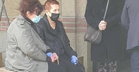 PRIZOR KOJI TOPI SRCA! ON SE POJAVIO NA SAHRANI VLASTE VELISAVLJEVIĆA: U rukama je držao nešto u što su svi gledali 