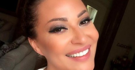 CECA KUPILA LUKSUZNU VILU NA KREDIT! Nalazi se na samoj obali MORA, a u dvorištu neobičan PRIZOR! (VIDEO)