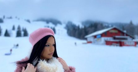 AJŠA KAPETANOVIĆ SA BEBOM JUČER NAPUSTILA BOLNICU - danas objavila sliku STOMAKA: Svi su u čudu, KOMENTARI PLJUŠTE (FOTO)