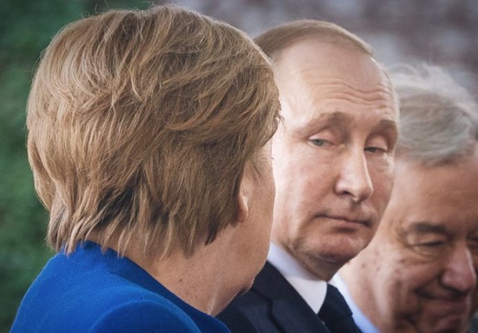 Merkel, Putin i Macron razgovarali o ruskoj vakcini