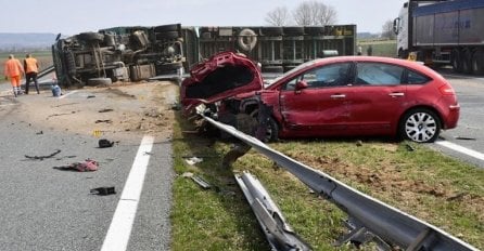 Sudar kamiona i auta kod Nove Gradiške: Kamion se prevrnuo, velika materijalna šteta