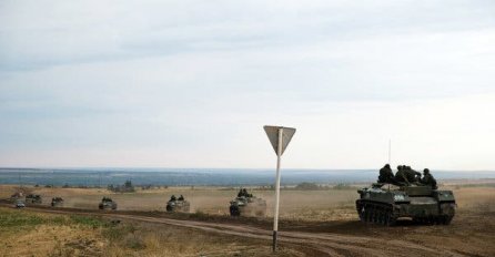 Ukrajina optužila Rusiju da idalje gomila trupe na granici, uprkos upozorenjima SAD-a