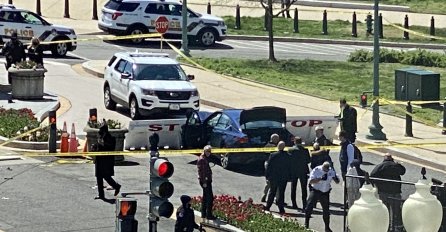 Policija blokirala Capitol Hill: Vozač udario u kontrolni punkt, dva policajca povrijeđena