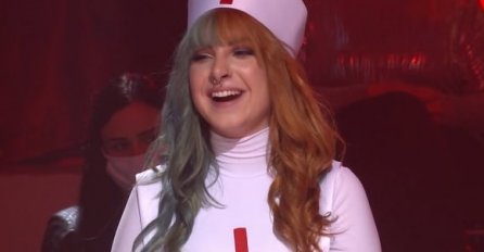 ŽIRI ZANIJEMIO OD IZNENAĐENJA, POGLEDAJTE KAKO SE TAKMIČARKA VEČERAS OBUKLA: Ovo je gornji dio, a tek da vidite OSTATAK (FOTO)