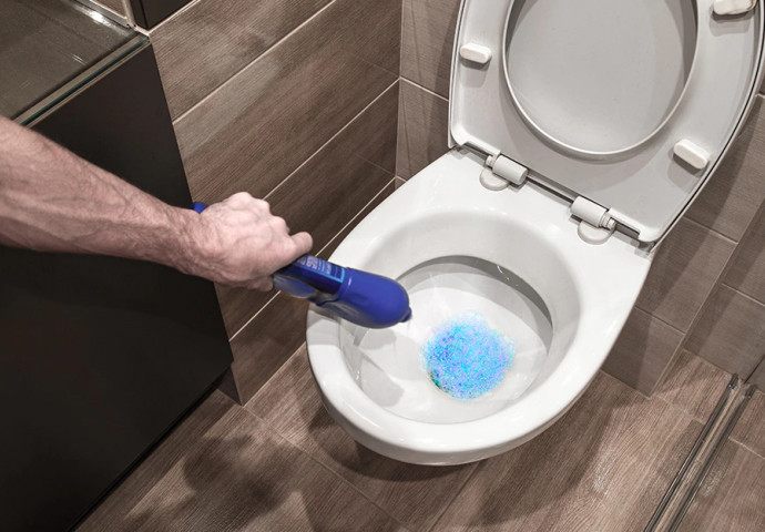 ZABORAVITE MUKU SA ZAČEPLJENOM WC ŠOLJOM: Sve što van je potrebno je 1 stvar i dalje ne dirate ništa