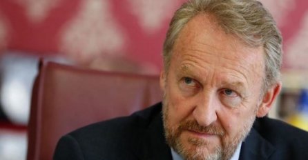 Ovako je Bakir Izetbegović govorio o "malina" respiratorima prošle godine u maju, evo  kako govori sada: "Oni mogu samo sat vremena držati čovjeka u životu"