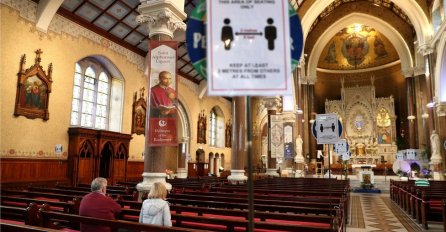 Irski sveštenik odbio platiti COVID novčanu kaznu zbog održavanja mise: 'Mogu me strpati u zatvor ako žele'