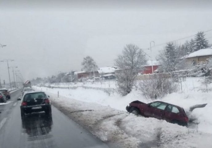 Nesreća na brzoj cesti u Sarajevu: Jedna osoba zadobila povrede