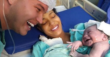 Svakog dana dok je bila u stomaku tata joj je ponavljao OVE RIJEČI: Čim se rodila, obratio joj se, a bebina reakcija OSTAVILA JE SVE BEZ TEKSTA