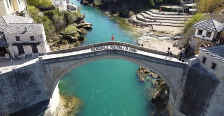 Mostarci se oprostili od generala Jovana Divjaka