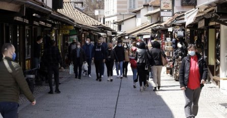 KS: Ugostitelji pripremaju bašte svojih objekata, građani uživaju na suncu