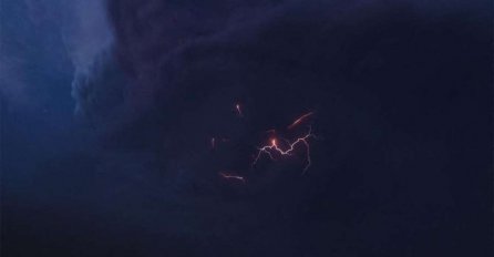 Dok ljudi bježe s ostrva karipski vulkan nastavlja da eruptira i stvara pepeo vidljiv iz svemira!