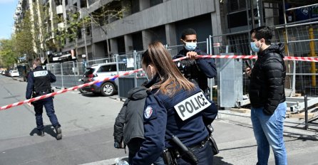 Jedna osoba poginula u pucnjavi ispred vakcinacijskog centra u Parizu