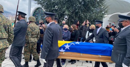 Sahranjen general Jovan Divjak