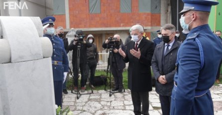 Džaferović i Komšić odali počast braniteljima povodom Dana Armije RBiH