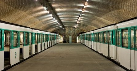 UŽAS U PARIZU: Muškarac se zapalio u podzemnoj željeznici!