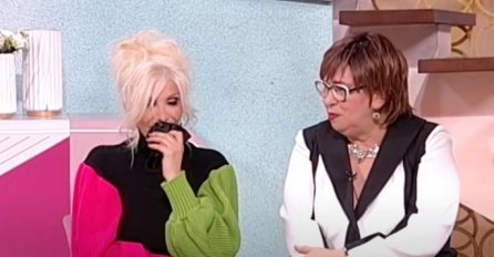 PJEVAČICA DOŠLA U EMISIJU BEZ ZUBA, CIJELO VRIJEME KRILA USTA: A onda joj je voditeljica OVO DOBACILA, gosti u nevjerici