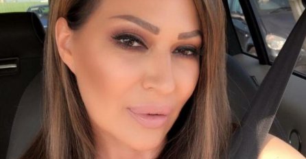 POGLEDAJTE SLIKU CECE I NJENE MAJKE, OBJAVLJENA STARA SLIKA PRIJE OPERACIJA: Svi gledaju u 1 detalj, IZNENAĐENI?