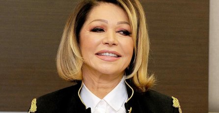 NEDA UKRADEN SE SKINULA U KUPAĆI U 70. GODINI, NOGE U PRVOM PLANU: Pljušte komentari, da li je moguće da ovako izgleda (FOTO)