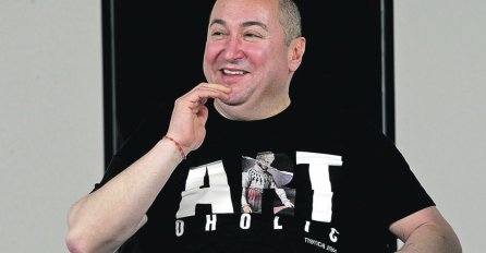 ĐANI NAPRAVIO SKANDAL: Pjevač prijavio majku da krade u tržnom centru, obezbjeđenje je opkolilo sa svih strana!