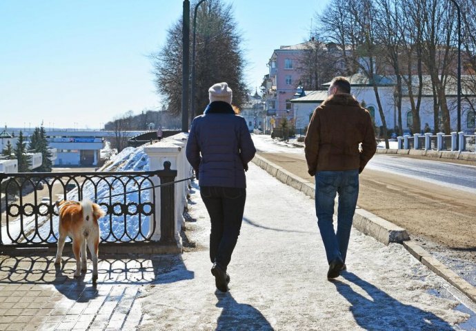 Snežana iz Beograda šetala psa kad su joj klinci dobacili: Baba, jesi jaknu KUPILA kod Kineza? Kad se okrenula, znala je da je BESPOMOĆNA