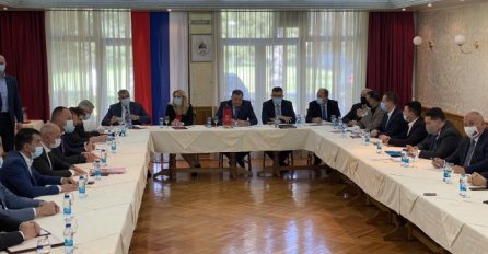 Dodik sa strankama koalicije: Inzko se pravi budala, nek podnese izvještaj