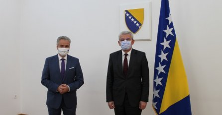 Sattler Džaferoviću: U prvoj sedmici maja treba da dođu vakcine u BiH preko EU