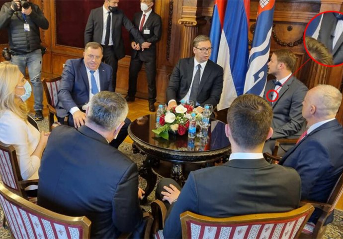 ZAMALO SKANDAL! Evo šta je protokol Vučića uočio na Stanivukovićevom odijelu, oglasio se Draško "NE VIDIM PROBLEM"