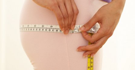  VIŠAK KILOGRAMA  jako utiče na žene: Obim BOKOVA UKAZUJE na jedno OBOLJENJE, a ovo su OKIDAČI! OBRATITE PAŽNJU!