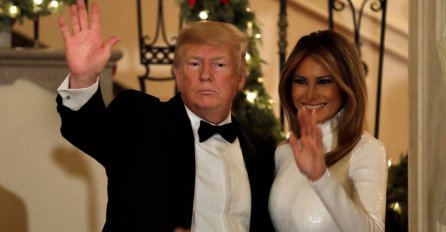 VJENČANICA OD 90 METARA SVILE, A UMJESTO BUKETA ― NEŠTO NEOBIČNO: Da li ste vidjeli kako je Melania Trump izgledala na vjenčanju?