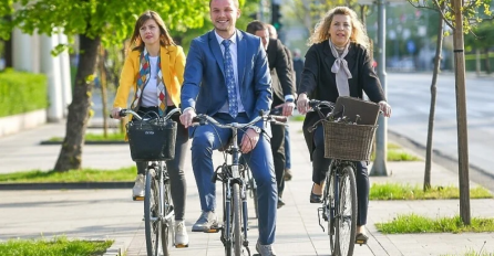 Draško Stanivuković i zaposleni Gradske uprave Banja Luka jutros biciklom došli na posao