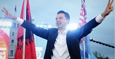 Albanski premijer Edi Rama proglasio je u utorak pobjedu na izborima