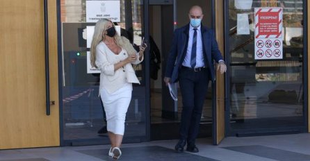 KARLEUŠA PONOVO NA SUDU! Pjevačica došla SVA U BIJELOM, A PRIJETI JOJ ČAK I ZATVOR