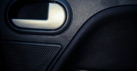 ISKUSNI VOZAČI OTKRILI TRIK, VRATA AUTOMOBILA UVIJEK OTVARAJTE DESNOM RUKOM: Svi prave 1 grešku, RAZLOG ĆE VAS IZNENADITI 