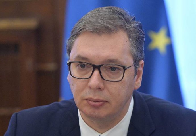 Vučićev izraz lica dok je slušao govor srbijanskog ministra postao je hit: Ne može vjerovati šta čuje