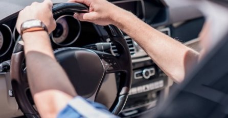 UZ POMOĆ OVOG TRIKA VAŠ AUTOMOBIL ĆE MIRISATI CIJELE GODINE! Potrebna su vam samo DVA SASTOJKA!