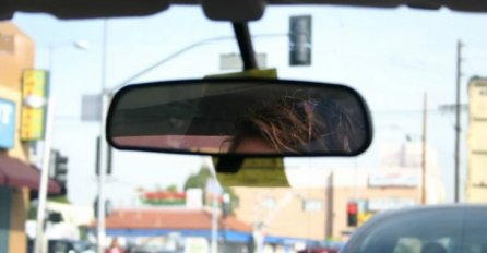 RIJETKO KOJI VOZAČ ZNA ZA OVAJ TRIK, EVO ČEMU SLUŽI POLUGA NA RETROVIZORU: Nikad vam ne bi palo na pamet, IZNENAĐENI?