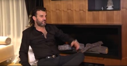 ACA LUKAS ŽIVI U STANU OD 500.000 EURA-  LUKSUZNI NAMJEŠTAJ, BIJELI KLAVIR I OGROMAN KREVET:  Svi gledaju 1 detalj iz dnevnog boravka (FOTO)