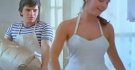 „MESI, MESI, NEĆE DA TI ŠKODI…“: Ovako danas izgleda glumica koju je proslavila kultna scena iz filma 