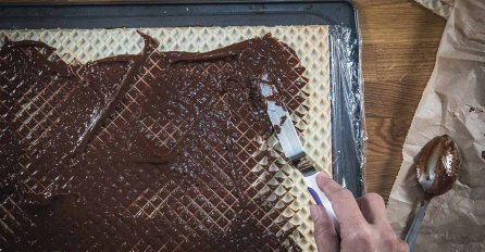 OVO JE NAJBOLJI PREMAZ ZA OBLATNE: Sočne, mekane i preukusne (RECEPT)