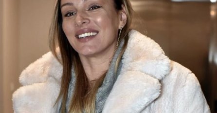 ANABELA ATIJAS DANAS SLAVI USKRS, OFARBALA JAJA PA POKAZALA DEKORACIJU: Svi gledaju 1 detalj, ODUŠEVLJENI SU