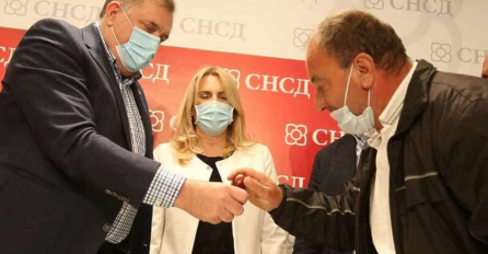 Dodik izgubio u "tucijadi", jaje mu razbio lokalni političar Zoran Marković