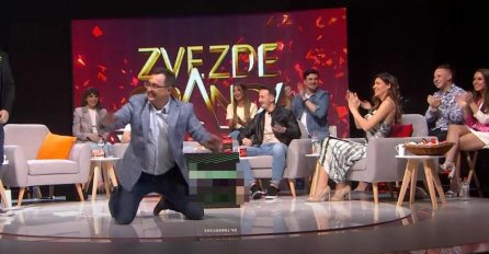 VODITELJ GRANDA PAO NA KOLJENA ZA VRIJEME EMISIJE: Kandidat spomenuo Sašu Popovića, NASTAO HAOS U STUDIJU 