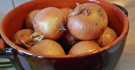 CRNI LUK je sjajan začin, ALI ZA 3 GRUPE LJUDI JE ZABRANJEN! Izaziva velike probleme!