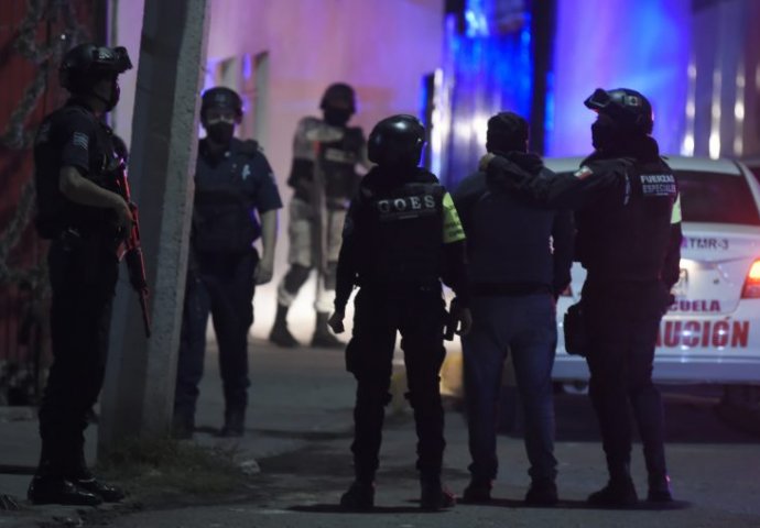 Meksiko: Srušio se nadvožnjak, poginulo 13 ljudi