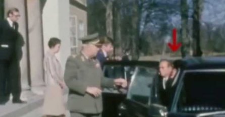 Davne 1976.: Evo kako je Josip Broz Tito reagovao kad mu je vojnik PRIGNJEČIO PRSTE vratima auta (VIDEO)
