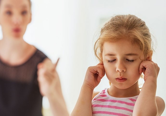 6 rečenica koje NIKADA NE SMIJETE da kažete djeci: Srušićete im samopouzdanje i učiniti ih NESIGURNIM ZAUVIJEK